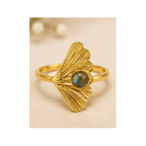 Gold Sculpted Ring - Image 3
