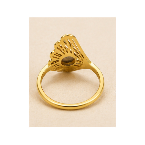 Gold Sculpted Ring - Image 4