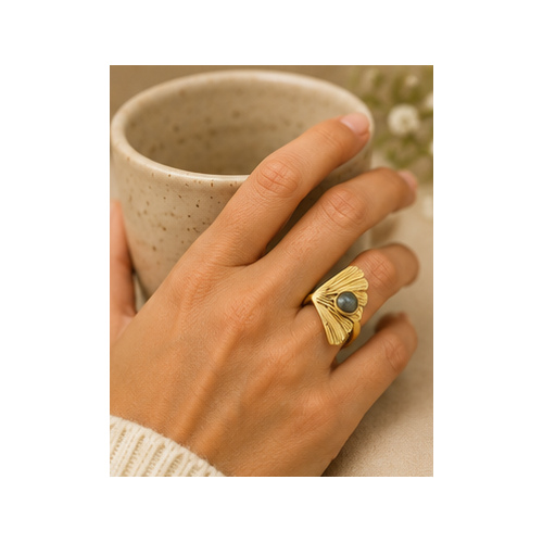 Gold Sculpted Ring - Image 6