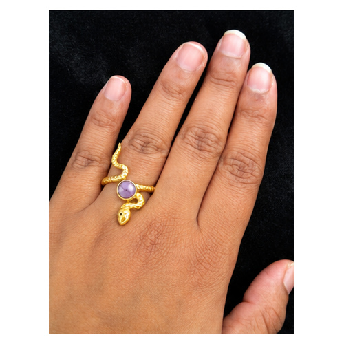 Gold Sculpted Ring - Image 8