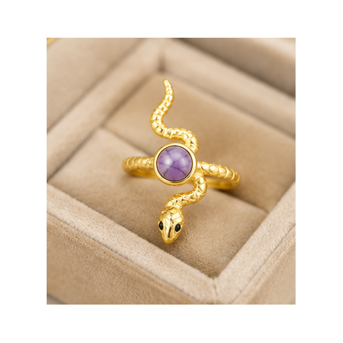 Gold Sculpted Ring - Image 5
