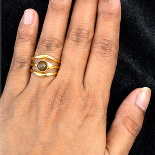 Gold Sculpted Ring - Image 8