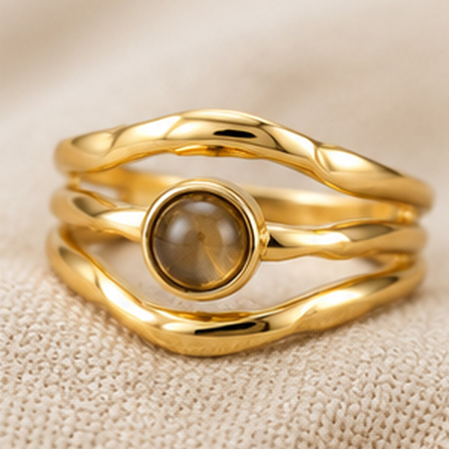 Gold Sculpted Ring - Image 5