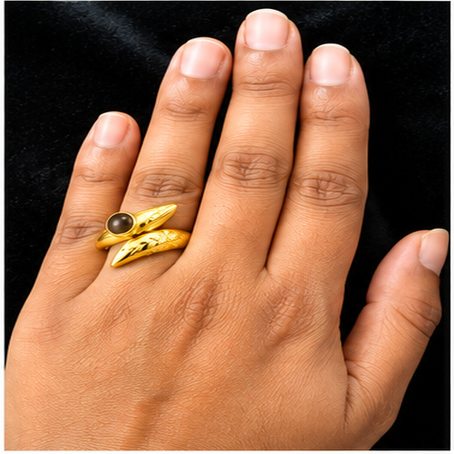 Gold Sculpted Ring - Image 6