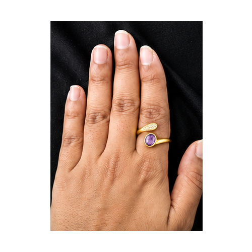 Gold Sculpted Ring - Image 6