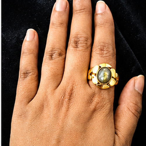 Gold Sculpted Ring - Image 6