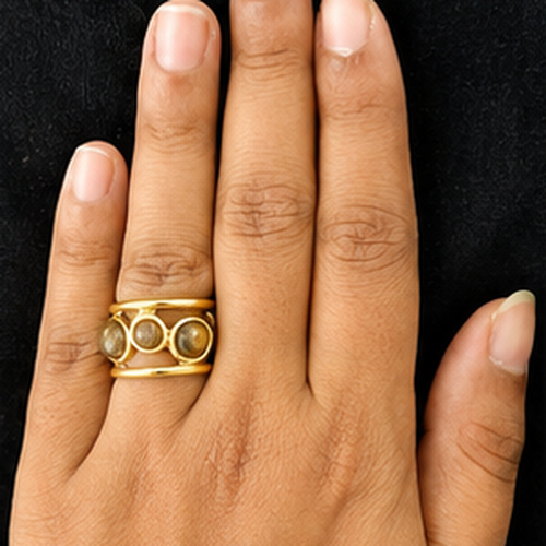 Gold Sculpted Ring - Image 6